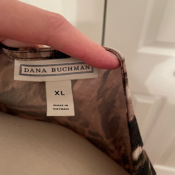 Dana Buchanan NWT animal print cross-over top - Picture 4 of 5
